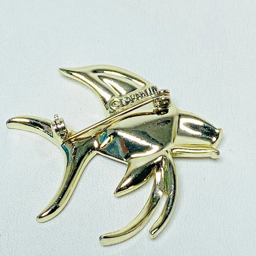 Vintage Sarah Coventry Tropical Angel Fish‎ Heliotrope Crystal Gold Tone Brooch